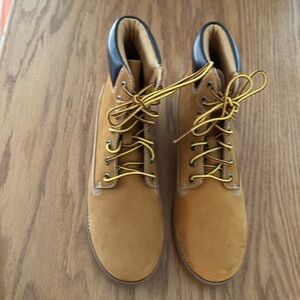 NEW Women’s Timberland Joslin 6 inch boots in size 7M